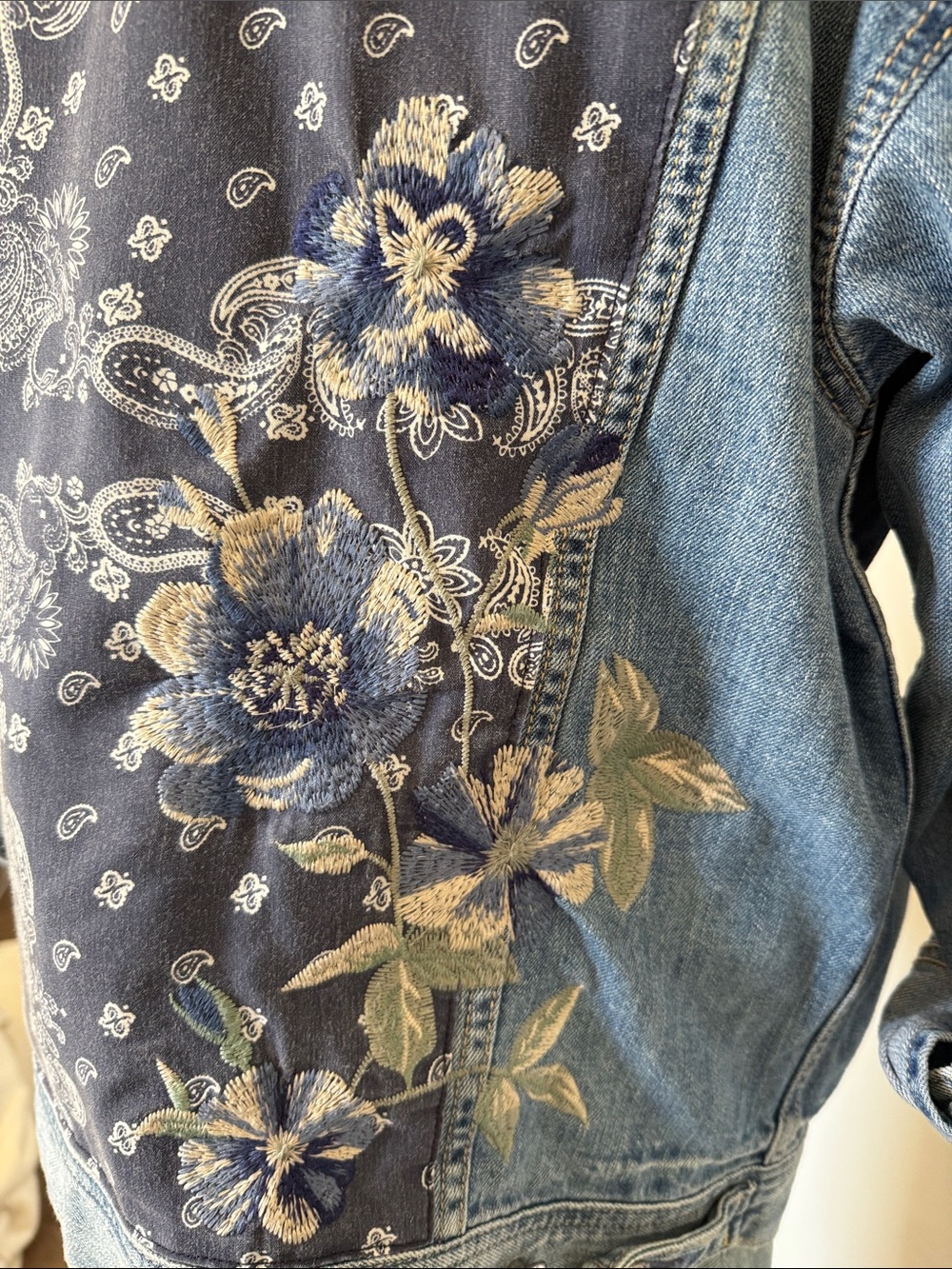 American Eagle Denim Jacket with Navy Floral Bandana Back Panel - Picture 5 of 5